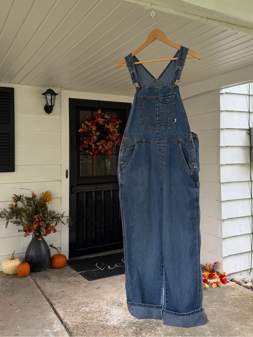 Womenโs Size Medium 100% Cotton Blue Denim Womenโs Overalls Vintage Old Navy